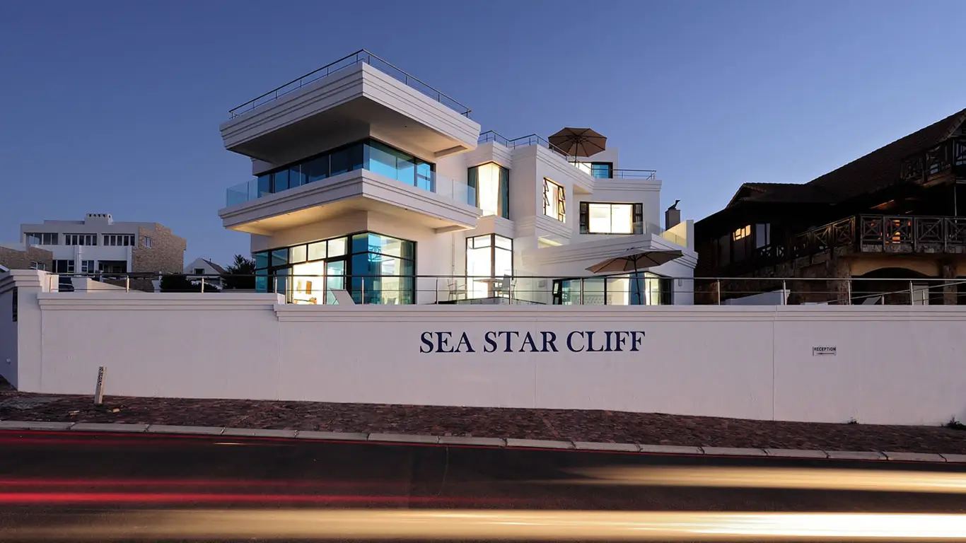 Sea Star Cliff hotel and Walker Bay view 7