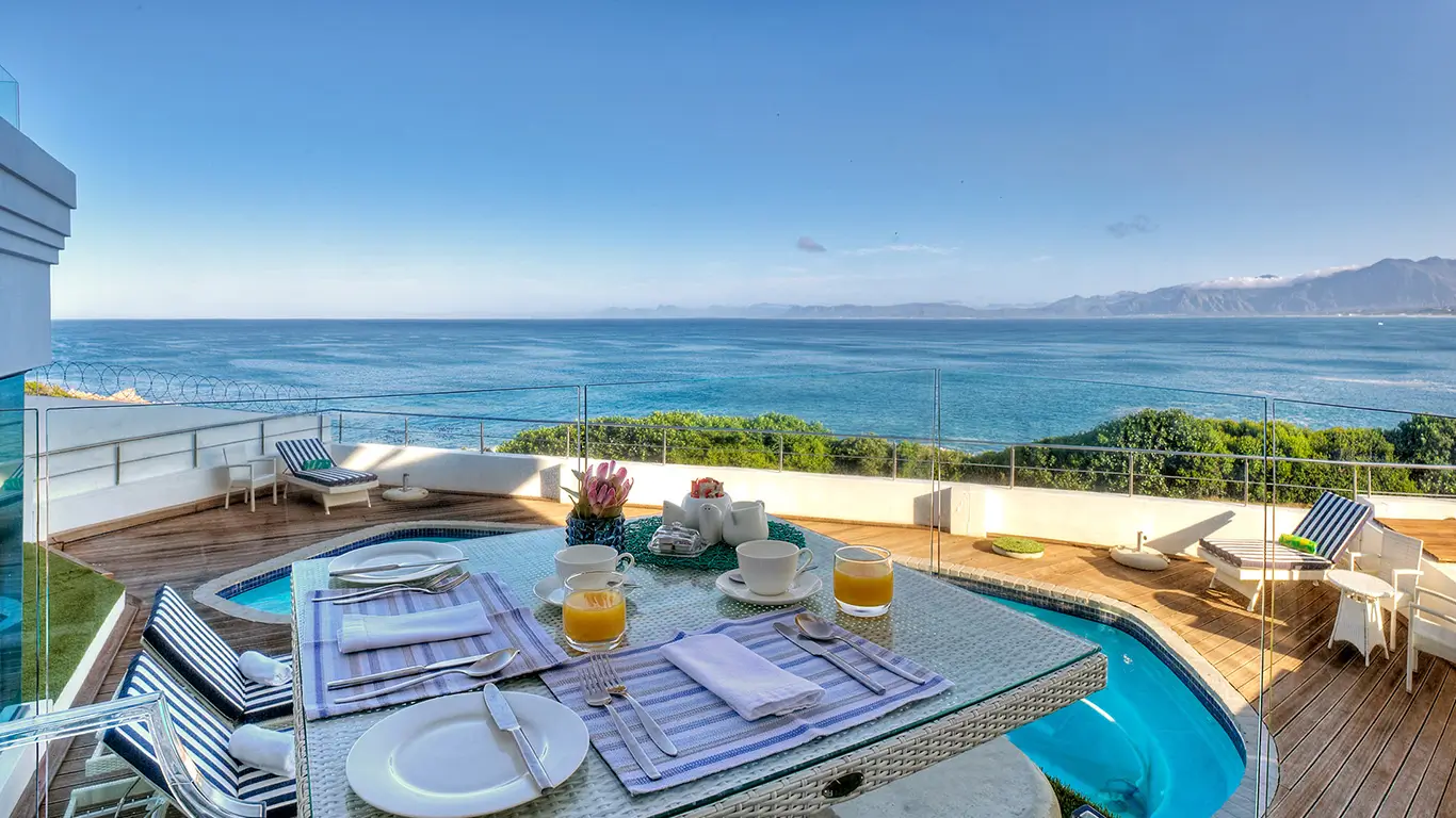 Sea Star Cliff hotel and Walker Bay view 3
