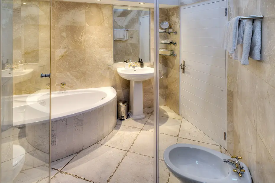 Family Suites — view 3