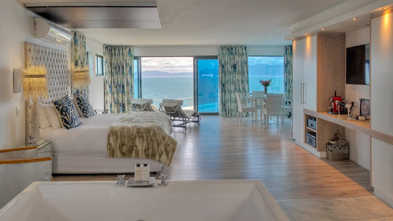 Sea Star Cliff hotel and Walker Bay view 5